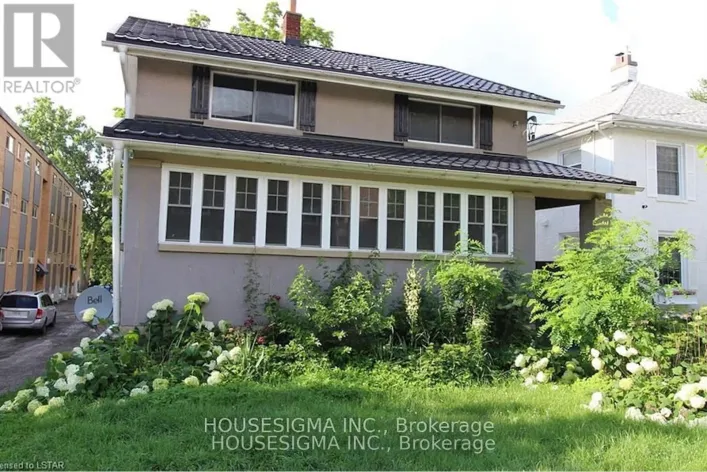 UPPER - 66 GRAND AVENUE, London South