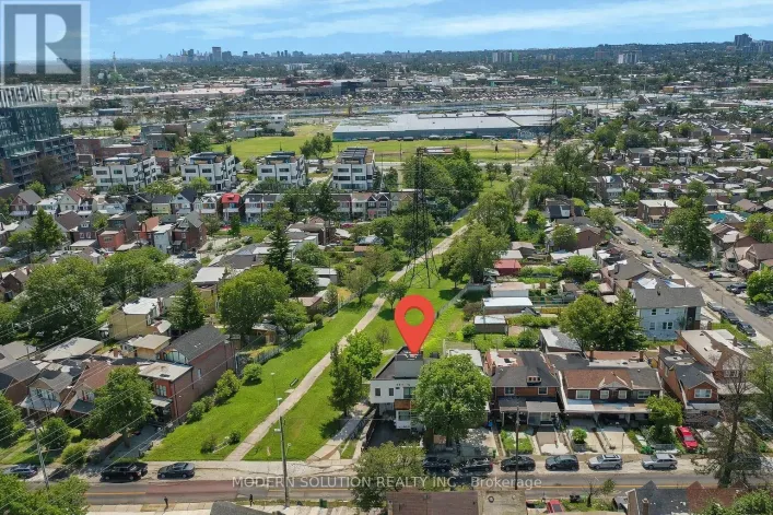 UPPER - 66 SILVERTHORN AVENUE, Toronto