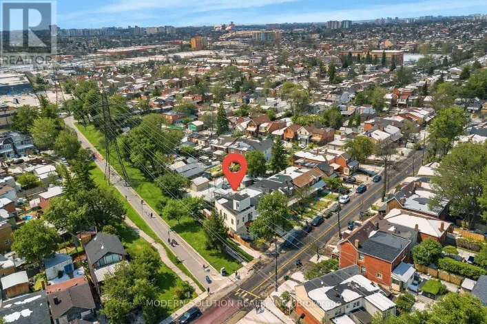 UPPER - 66 SILVERTHORN AVENUE, Toronto