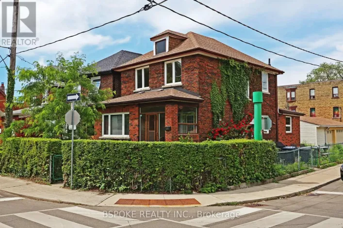 UPPER - 68 ROXTON ROAD, Toronto
