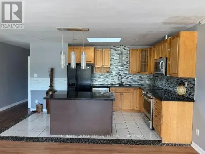 UPPER - 840 DANFORTH ROAD, Toronto