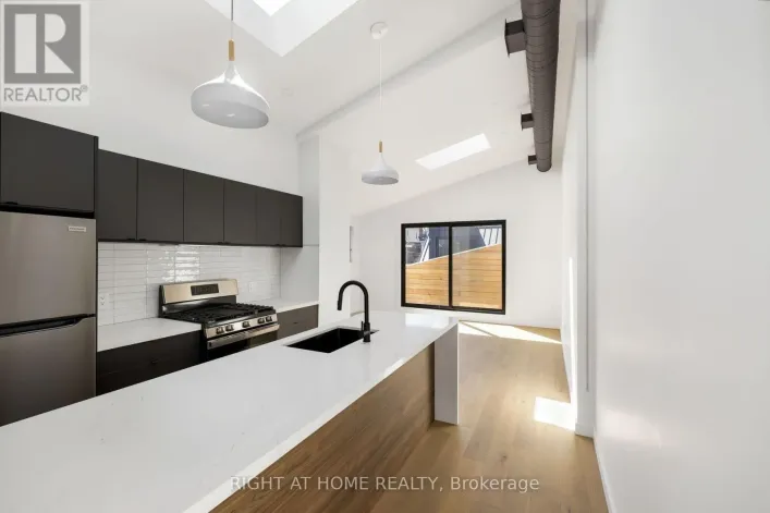 UPPER - 86 LANSDOWNE AVENUE, Toronto