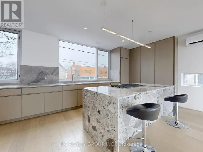 UPPER - 899 DUNDAS STREET W, Toronto