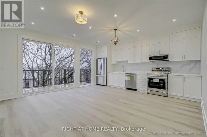 UPPER - 9 BEECHWOOD AVENUE, Toronto