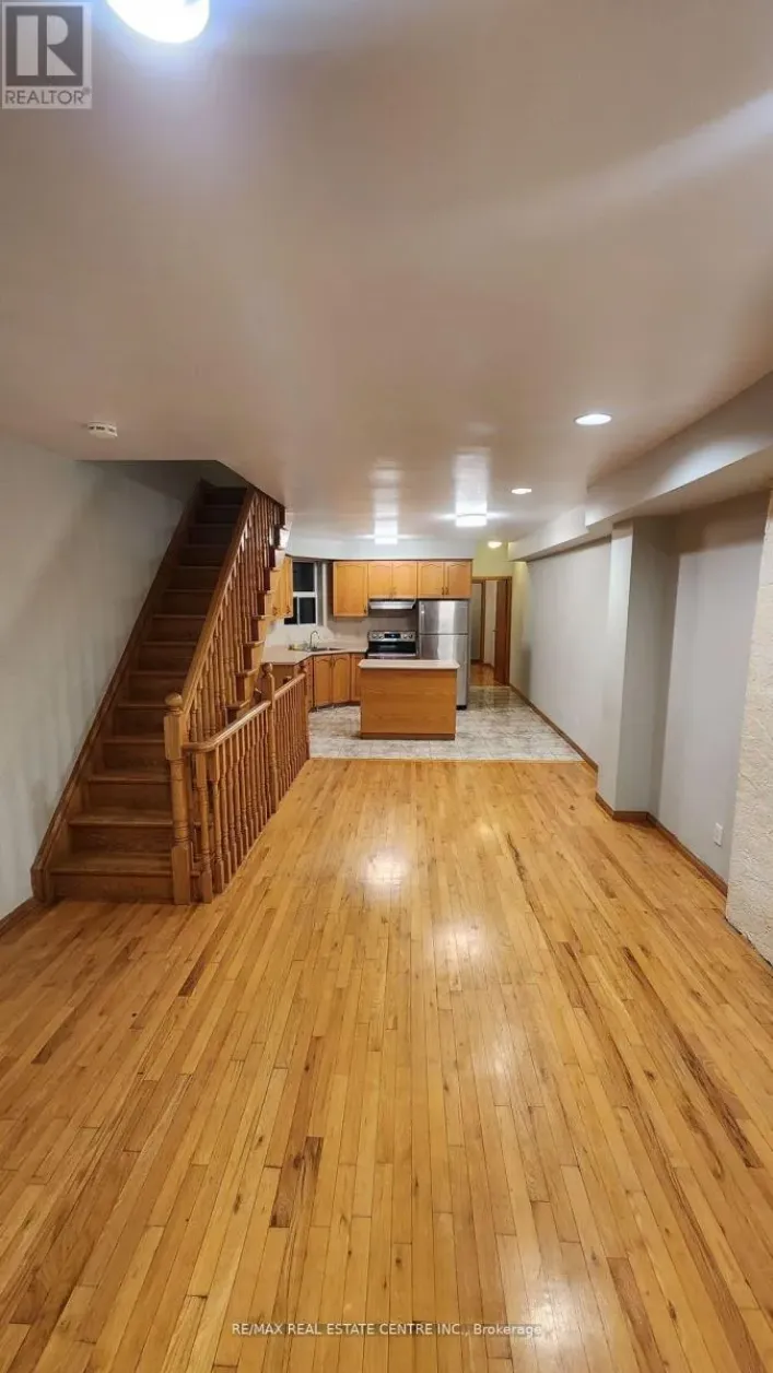 UPPER - 908 OSSINGTON AVENUE, Toronto