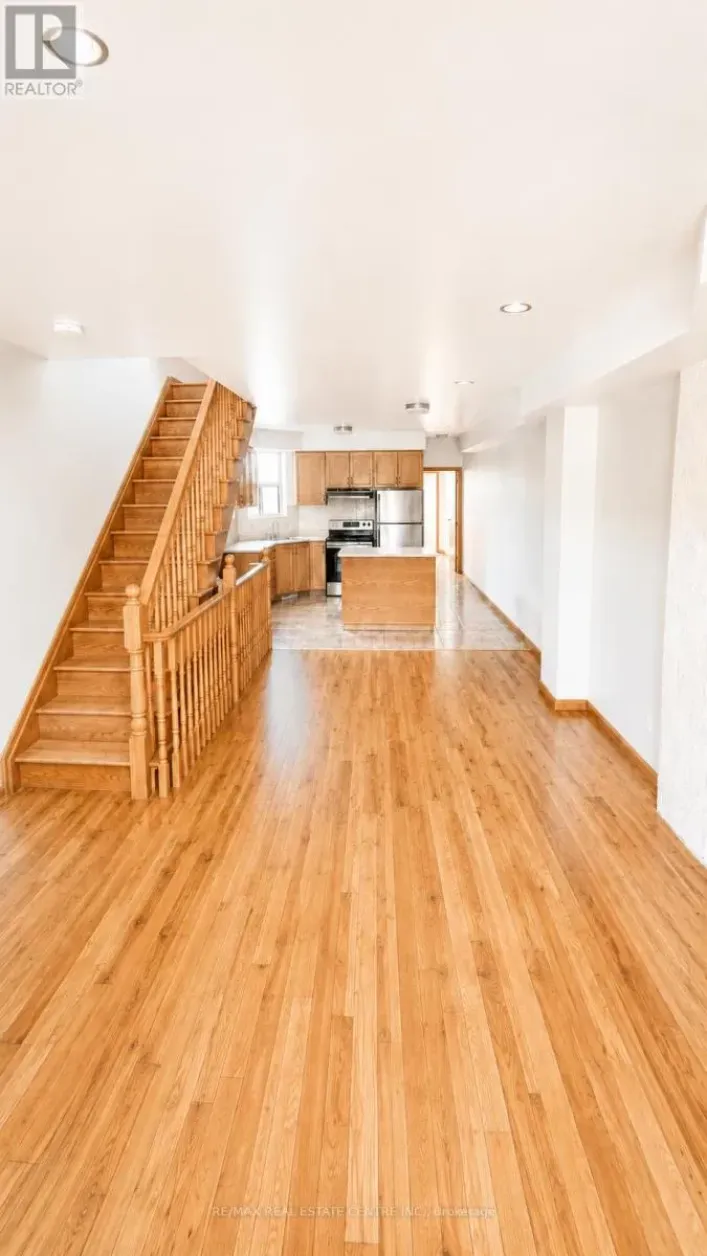 UPPER - 908 OSSINGTON AVENUE, Toronto