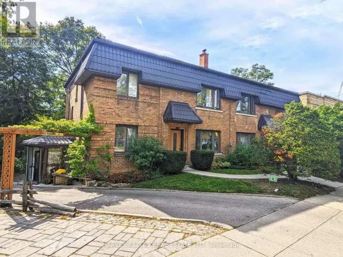 UPPER - 95 CHATSWORTH DRIVE, Toronto