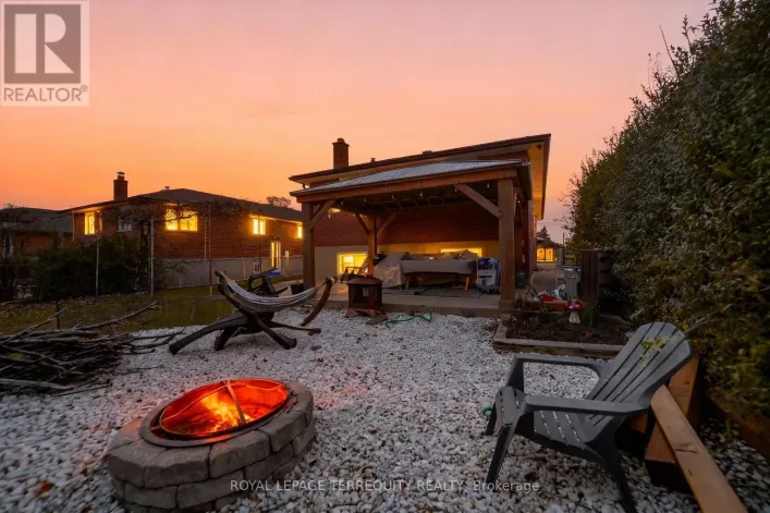 UPPER - 95 STANLEY ROAD, Toronto