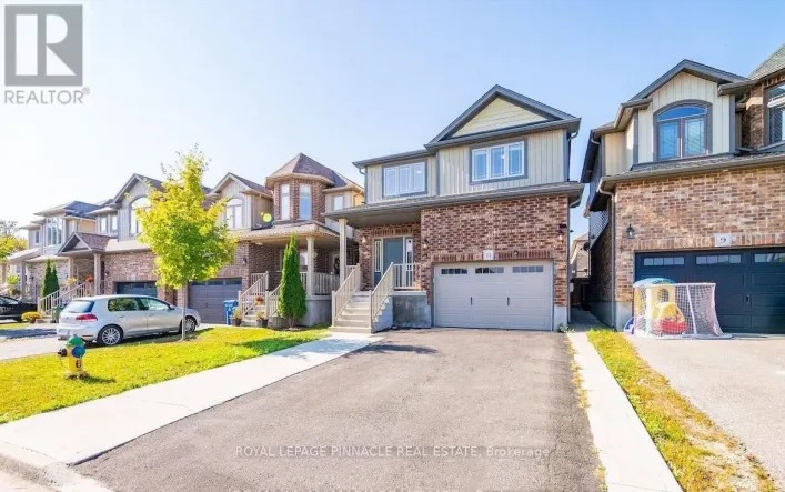 UPPER BDRM - 11 BURCOMBE CROSS, Guelph