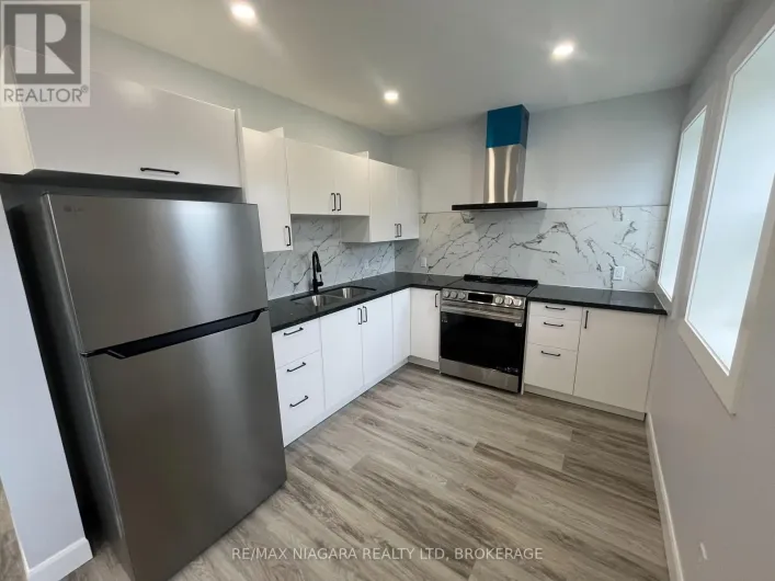 UPPER FRONT - 243 DUFFERIN STREET, Fort Erie