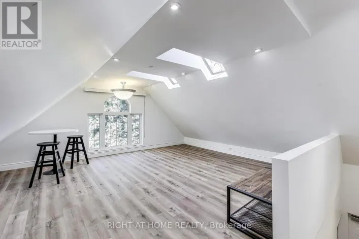 (UPPER LEVEL) 433 MARTIN GROVE ROAD, Toronto