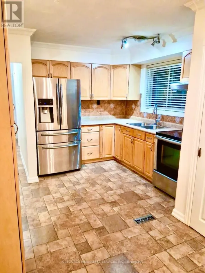 UPPER UNIT - 146 LANGARTH STREET W, London South