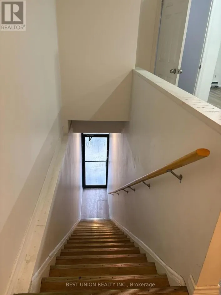 UPPER UNIT - 422 QUEEN ST W STREET, Toronto