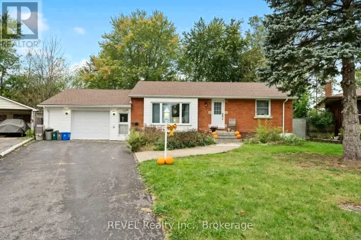 House for rent: UPPER UNIT - 8327 PARKWAY DRIVE, Niagara Falls