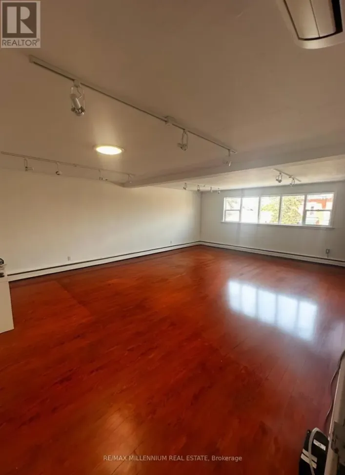 UPPER#1 - 224 QUEEN STREET S, Mississauga