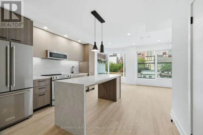 Apartment for rent: W0602 - 25 DALHOUSIE STREET, Toronto