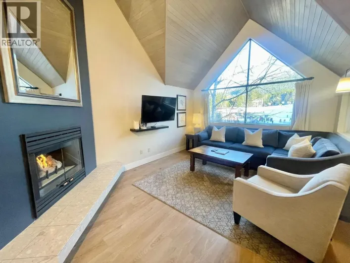 Week 11 902-4293 MOUNTAIN SQUARE, Whistler