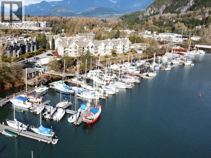 1472/1476 PEMBERTON AVENUE, Squamish