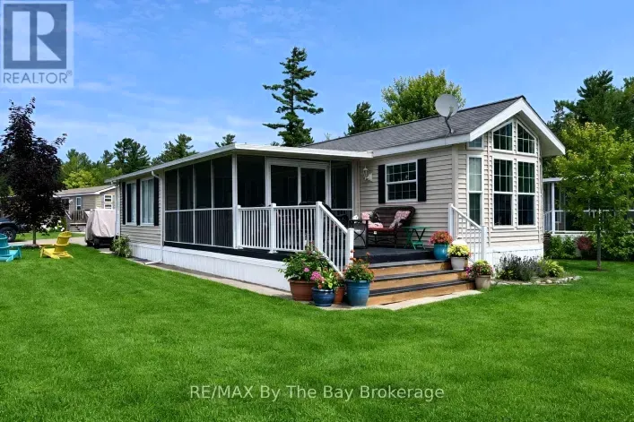 Mobile Home for sale: 15 KENORA TRAIL, Wasaga Beach