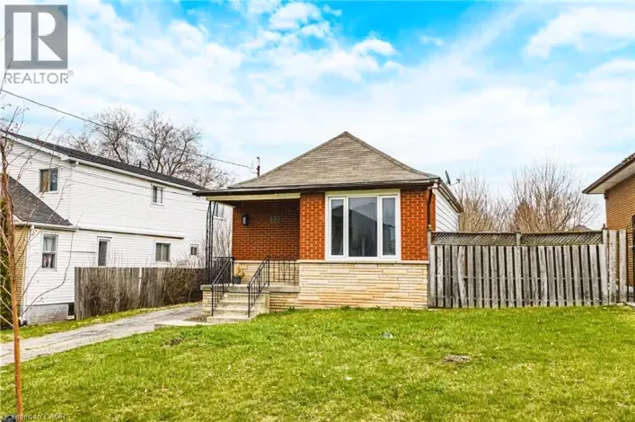 House for sale: 22 WORSLEY Road, Stoney Creek