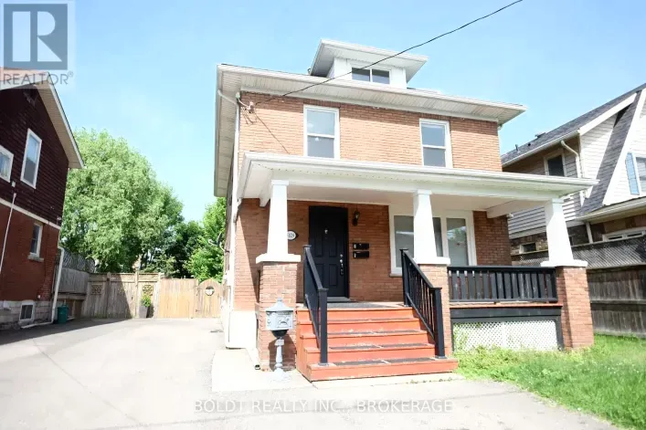 House for rent: 2 - 5029 FOURTH AVENUE, Niagara Falls