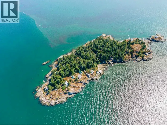 16 PASSAGE ISLAND, West Vancouver
