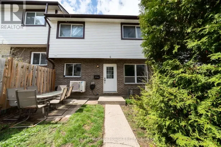 Row / Townhouse for sale: 4 - 391 PIONEER DRIVE, Kitchener