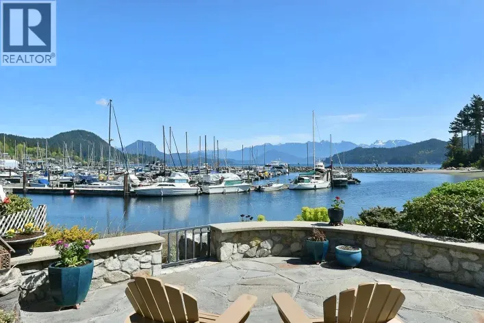 House for sale: 664 BAY ROAD, Gibsons
