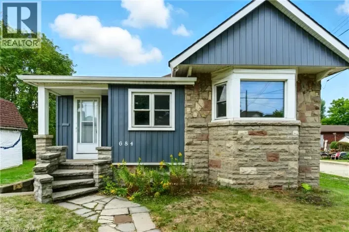 House for sale: 684 BEACH Boulevard, Hamilton
