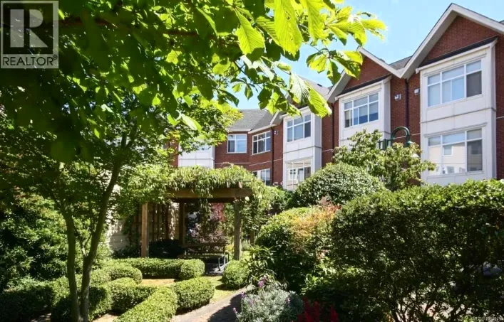 Row / Townhouse for sale: 36 60 Dallas Rd, Victoria