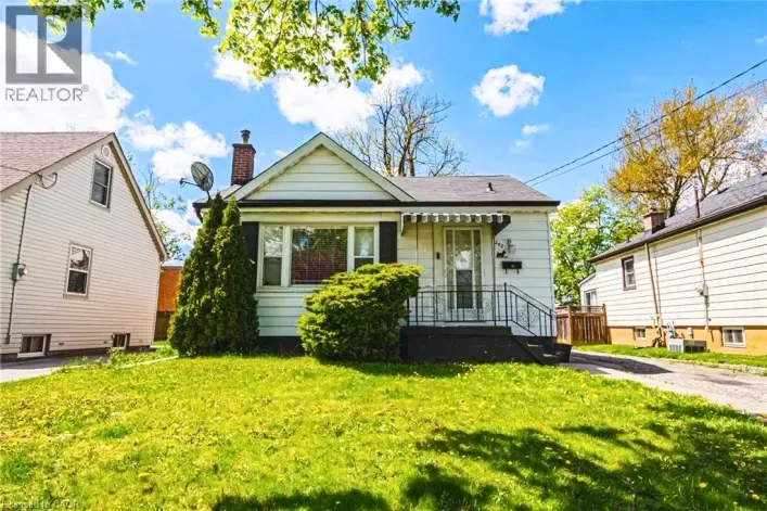 House for sale: 242 EAST 43RD Street, Hamilton