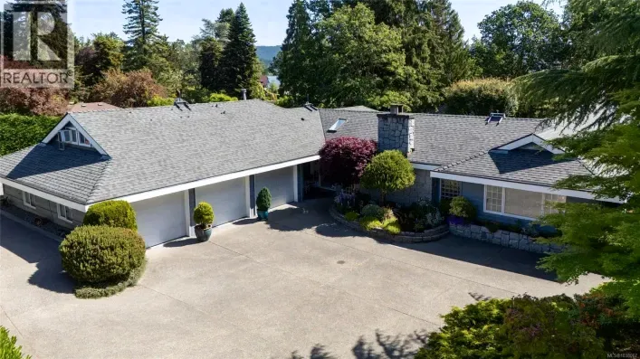 House for sale: 2221 Tarn Pl, Duncan