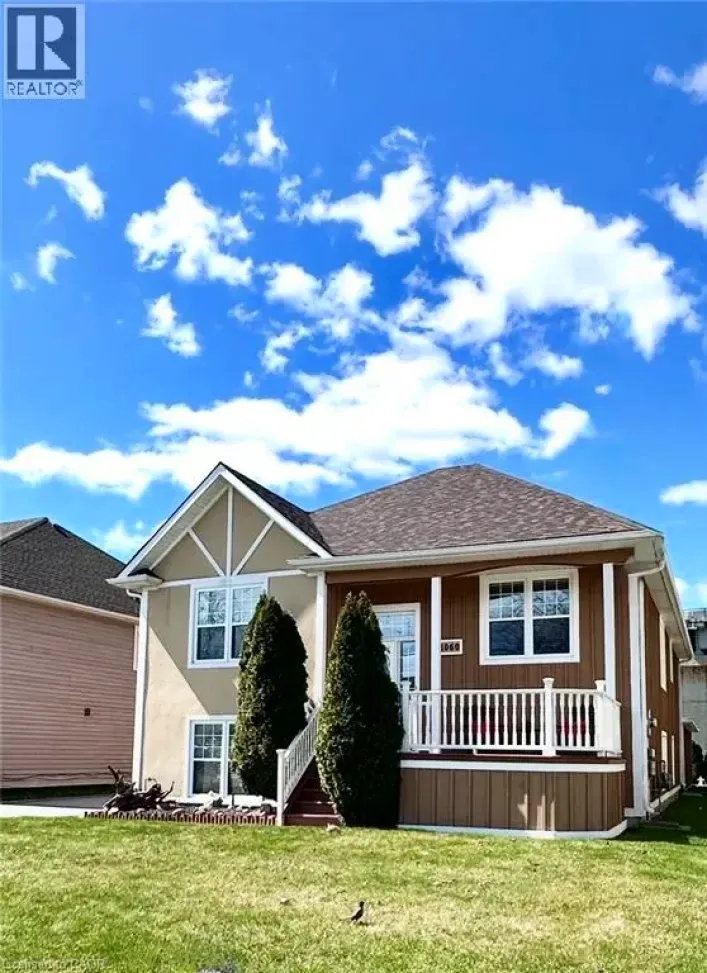 House for sale: 1060 BEACH Boulevard, Hamilton