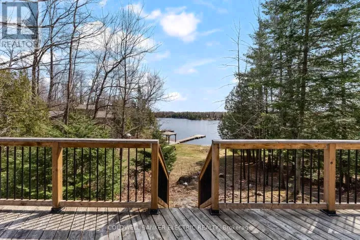 House for sale: 18 BAY VIEW LANE, Tudor and Cashel