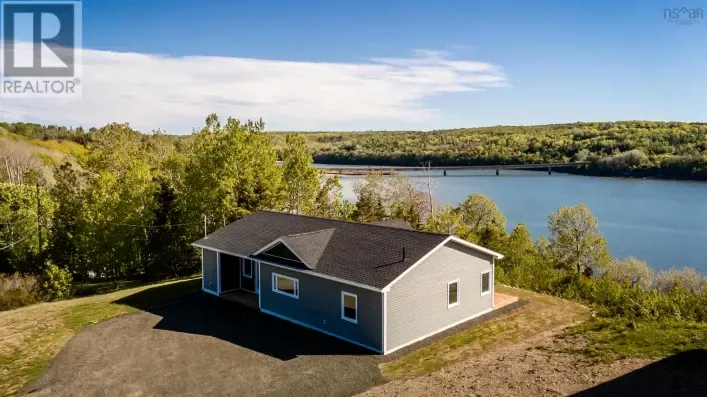 House for sale: 41 Colonial Arms Drive, Deep Brook