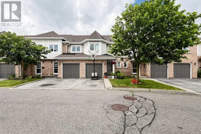 Row / Townhouse for sale: 62 BRISBANE COURT, Brampton