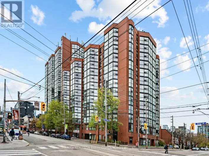 Apartment for sale: 303 - 725 KING STREET W, Toronto