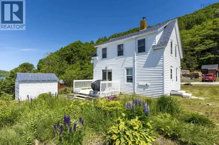 House for sale: 958 Granville Road, Victoria Beach