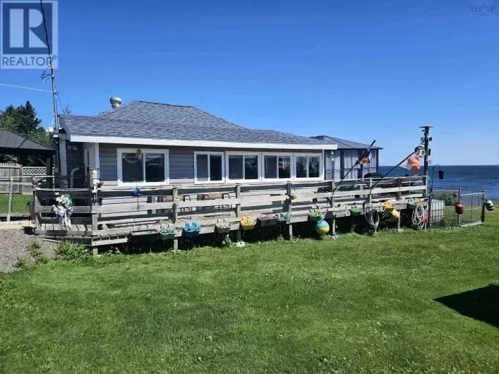 House for sale: 402 Smith Point Road, Fox Harbour