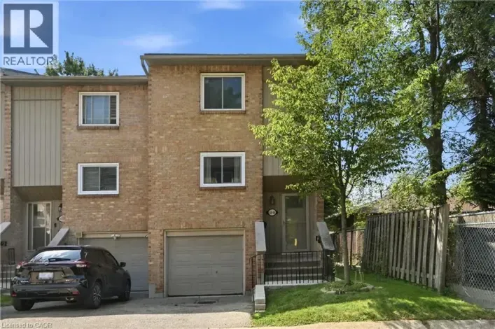 Row / Townhouse for sale: 63 FONTHILL Road Unit# 14, Hamilton