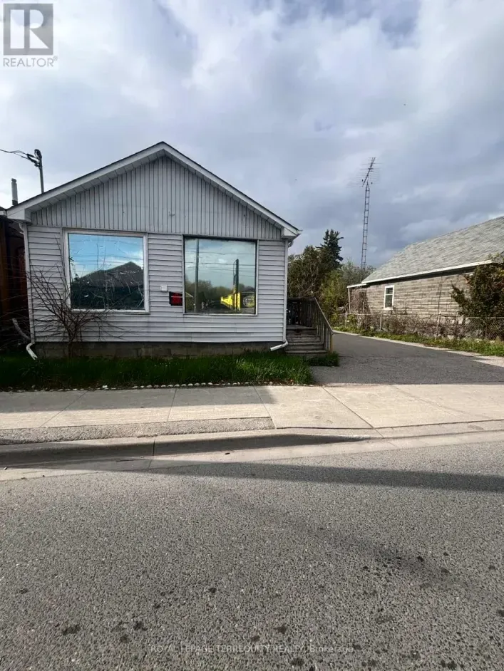 House for sale: 252 BLOOR STREET E, Oshawa