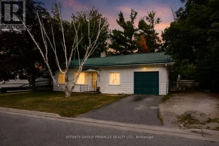 House for sale: 35 CLIFTON STREET, Kawartha Lakes
