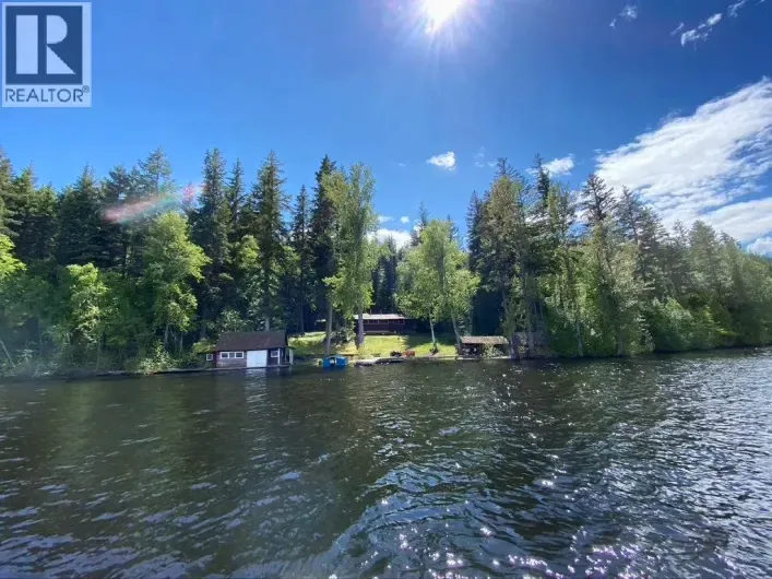 House for sale: DL 2744 MAHOOD LAKE ROAD, Mahood Lake