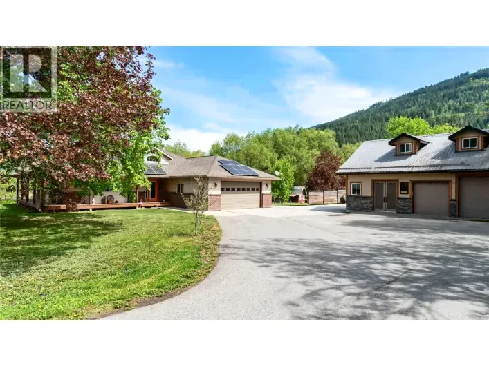 House for sale: 3960 50 Street NE, Salmon Arm