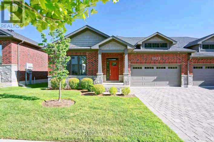 Row / Townhouse for sale: 10 - 2022 UPPERPOINT BOULEVARD, London South