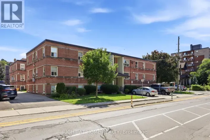 Apartment for sale: 11 - 223 MACNAB STREET S, Hamilton