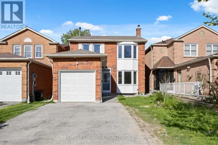 House for sale: 8 LANSBURY DRIVE, Toronto