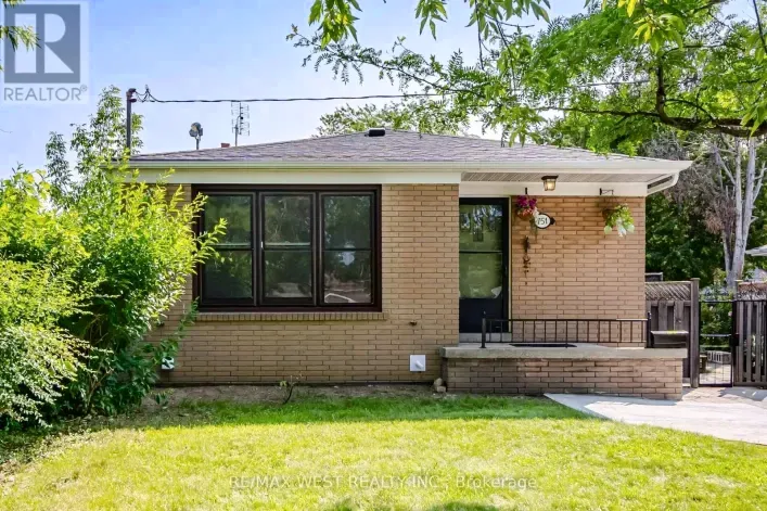 House for sale: 751 MEADOWVALE ROAD, Toronto