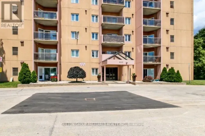 Apartment for sale: 202 - 860 COMMISSIONERS ROAD E, London South
