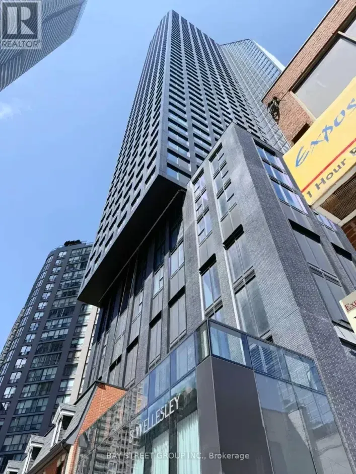 Apartment for rent: 4012 - 8 WELLESLEY STREET W, Toronto